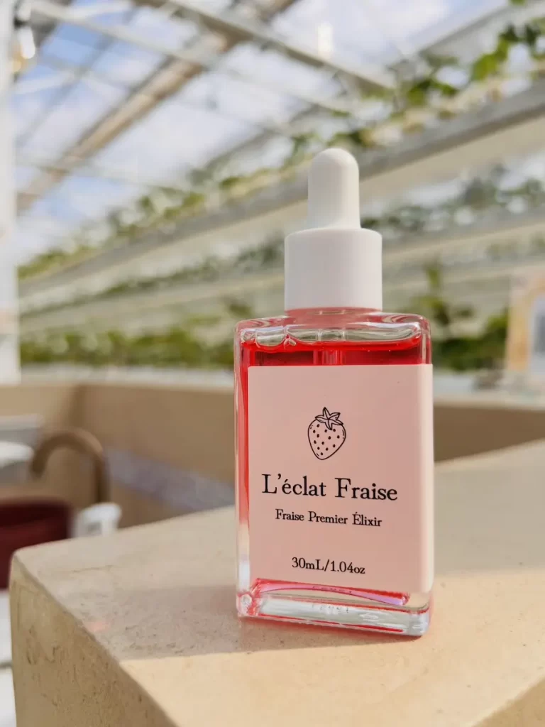 いちご美容液「レクラフレーズ フレーズプルミエエリクシール」のボトル